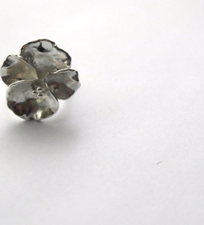 dauntless-andrea-cardona-anillo-en-plata-orquidea-colombiana