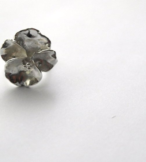 dauntless-andrea-cardona-anillo-en-plata-orquidea-colombiana