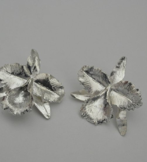dauntless-andrea-cardona-aretes-de-moda-en-plata-orquidea