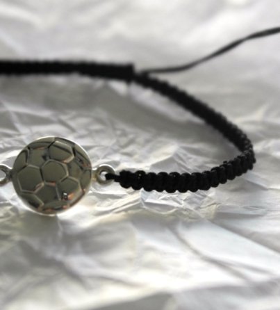 dauntless-andrea-cardona-futbol-pulsera-hilos-plata