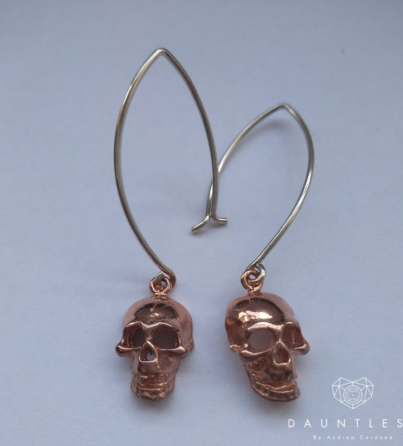 dauntless-andre-aretes-en-plata-rosa-calavera (2)