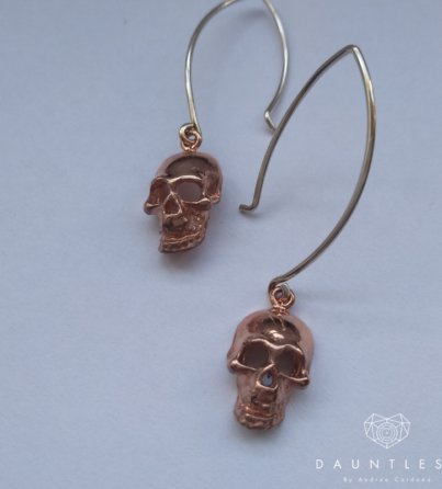 dauntless-andre-aretes-en-plata-rosa-calavera (3)