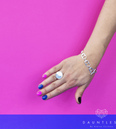 dauntless-andrea-cardona-pulsera-en-plata-anillas