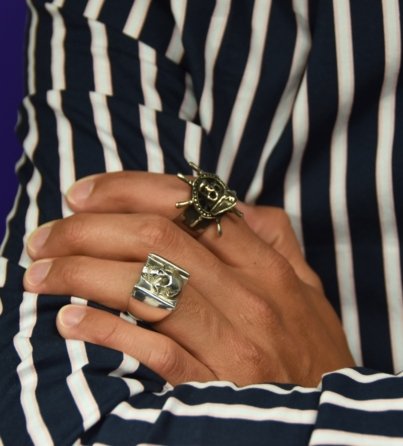 dauntless-andre-cardona-anillo-rectangular-calavera